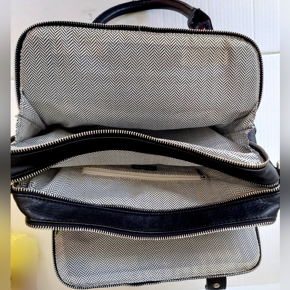 Black Satchel Handbag W Strap Option. Multiple Storage Compartments, VGUC! - Picture 4 of 7